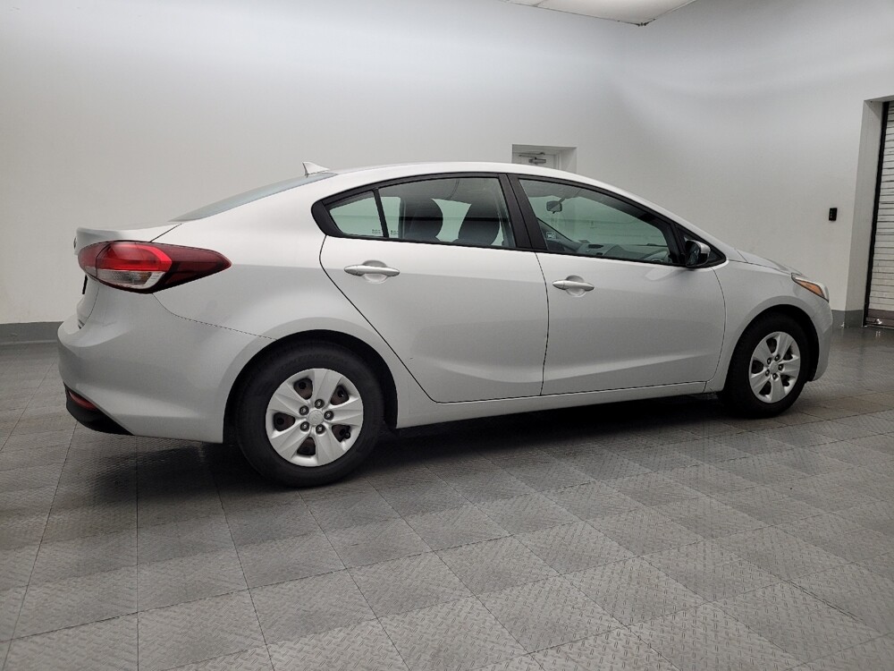 2017 Kia Forte in Glendale, AZ 85301 - 18082711 10