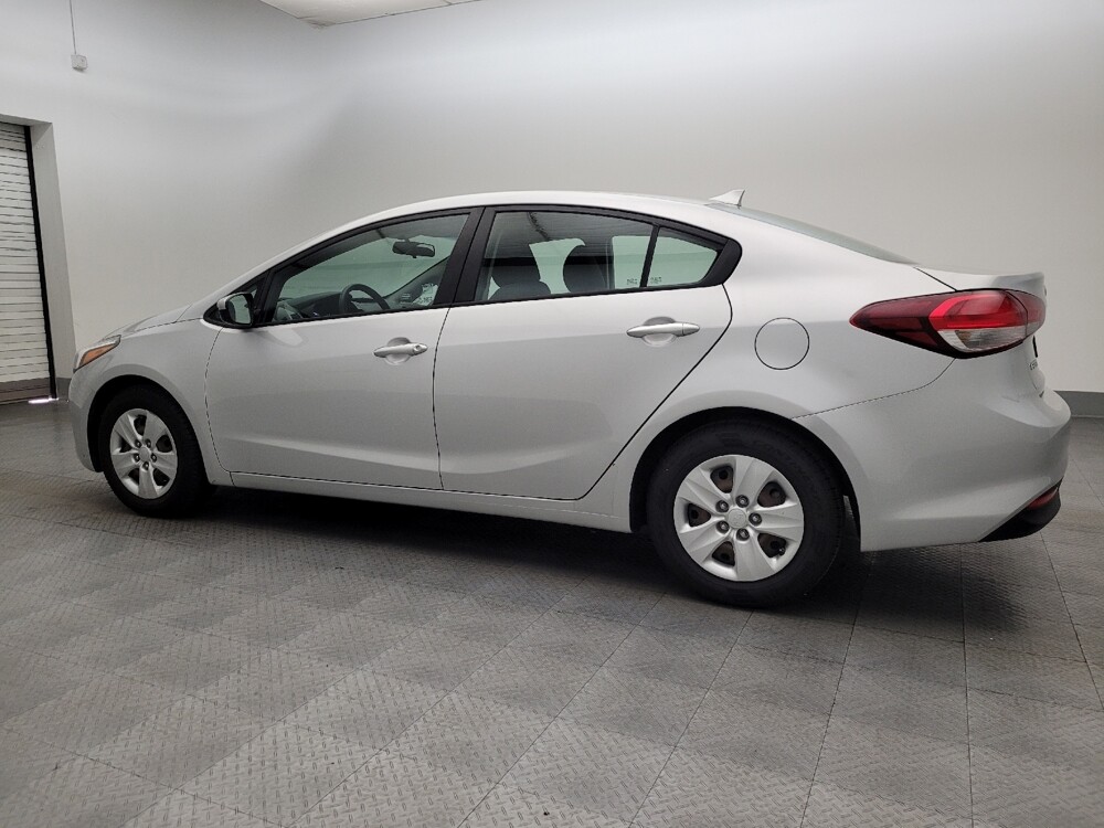 2017 Kia Forte in Glendale, AZ 85301 - 18082711 3