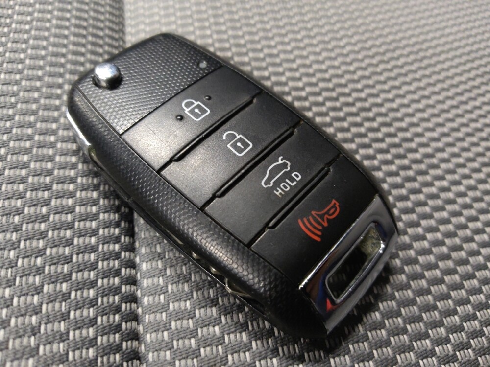 2017 Kia Forte in Glendale, AZ 85301 - 18082711 32