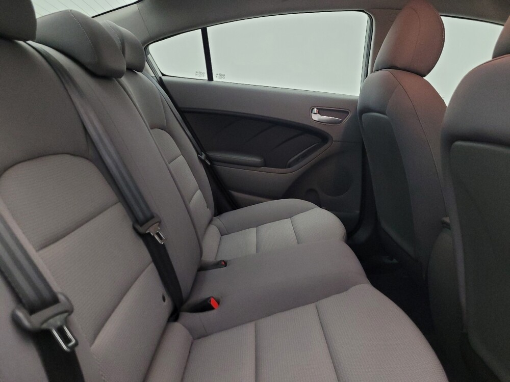 2017 Kia Forte in Glendale, AZ 85301 - 18082711 19