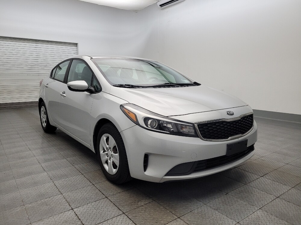2017 Kia Forte in Glendale, AZ 85301 - 18082711 13