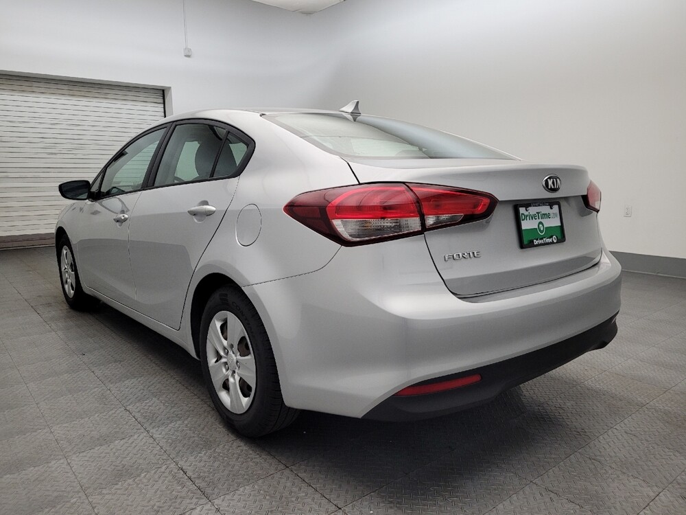 2017 Kia Forte in Glendale, AZ 85301 - 18082711 5