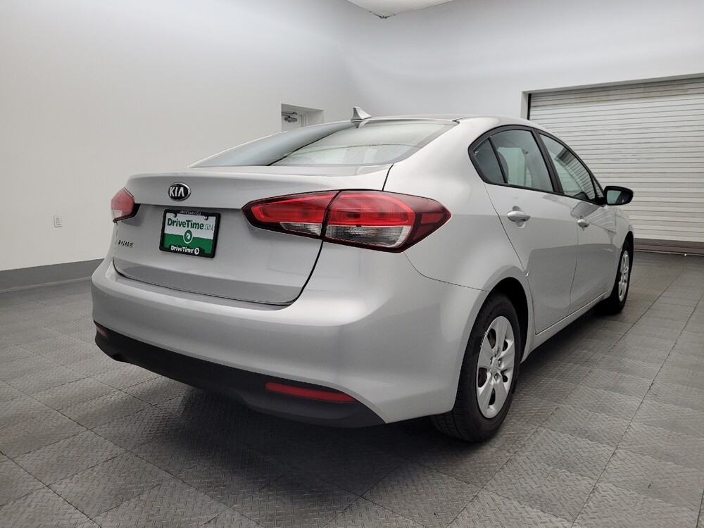 2017 Kia Forte in Glendale, AZ 85301 - 18082711 9