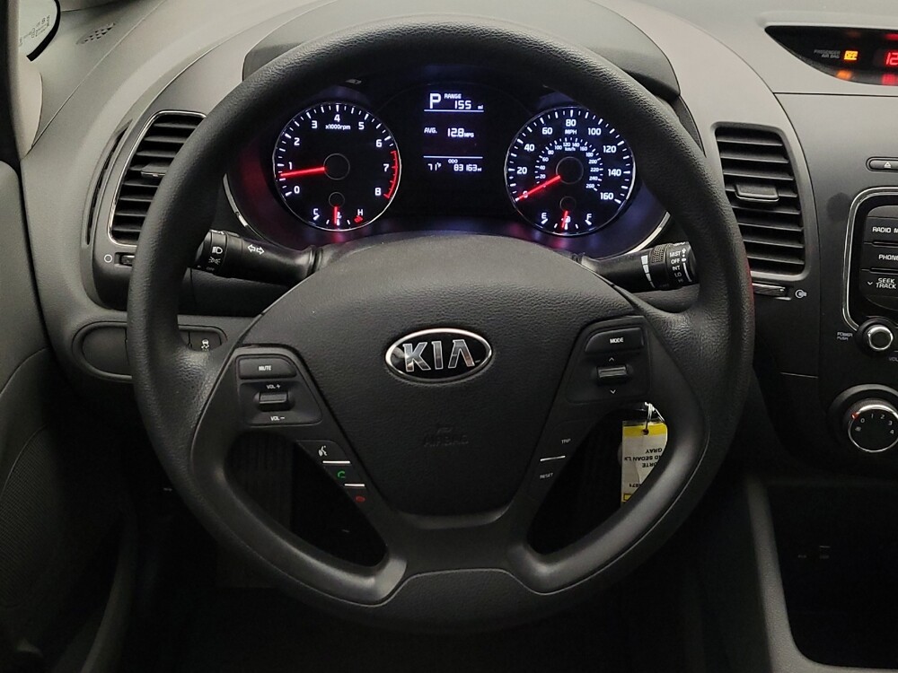 2017 Kia Forte in Glendale, AZ 85301 - 18082711 22