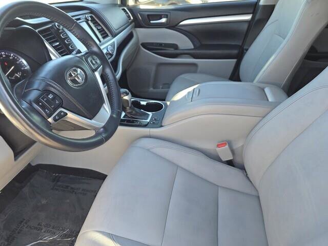 2014 Toyota Highlander in Mesa, AZ 85212 - 18082760 63