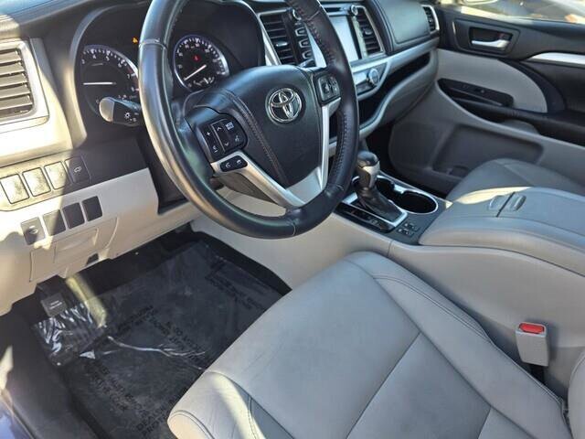 2014 Toyota Highlander in Mesa, AZ 85212 - 18082760 44