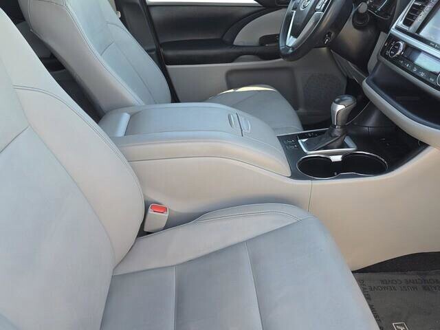 2014 Toyota Highlander in Mesa, AZ 85212 - 18082760 57