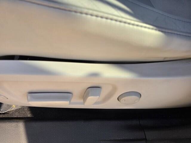 2014 Toyota Highlander in Mesa, AZ 85212 - 18082760 16