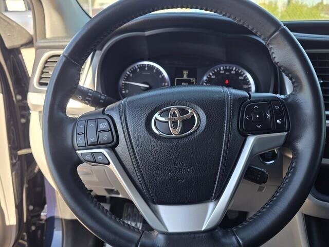 2014 Toyota Highlander in Mesa, AZ 85212 - 18082760 66
