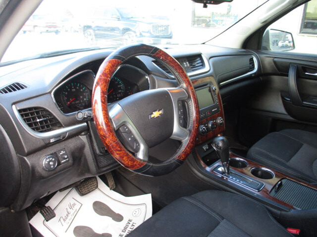 2014 Chevrolet Traverse in Oak Grove, MO 64075 - 18082767 9