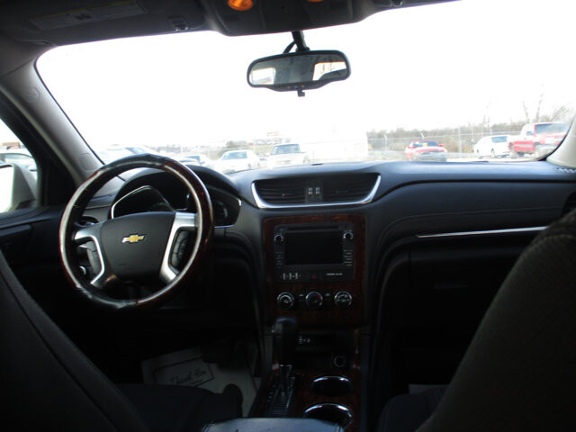 2014 Chevrolet Traverse in Oak Grove, MO 64075 - 18082767 11