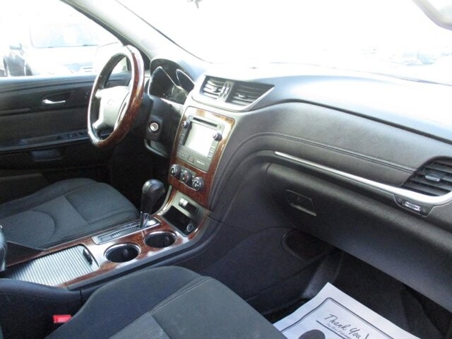 2014 Chevrolet Traverse in Oak Grove, MO 64075 - 18082767 10