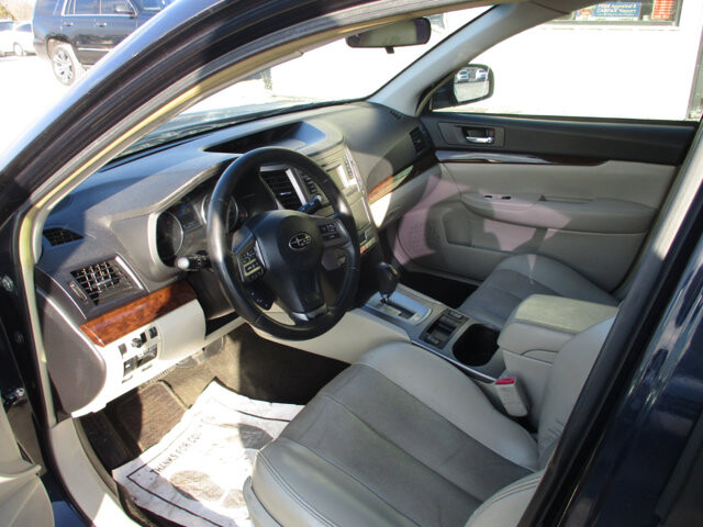 2013 Subaru Legacy in Oak Grove, MO 64075 - 18082768 9