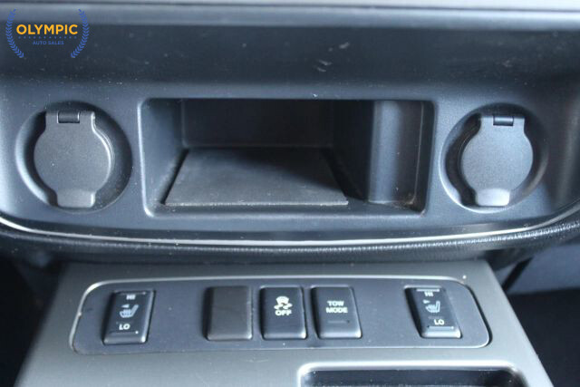 2015 Nissan Armada in Decatur, GA 30032 - 18082780 26