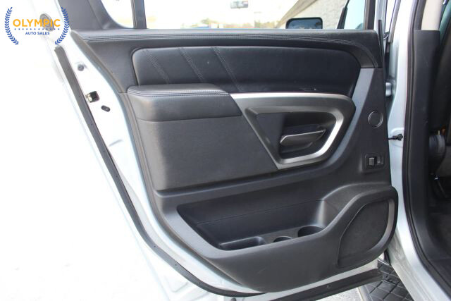 2015 Nissan Armada in Decatur, GA 30032 - 18082780 42