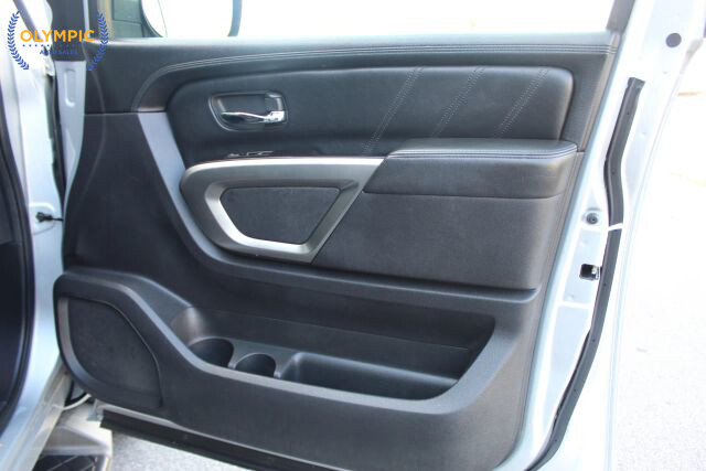 2015 Nissan Armada in Decatur, GA 30032 - 18082780 41