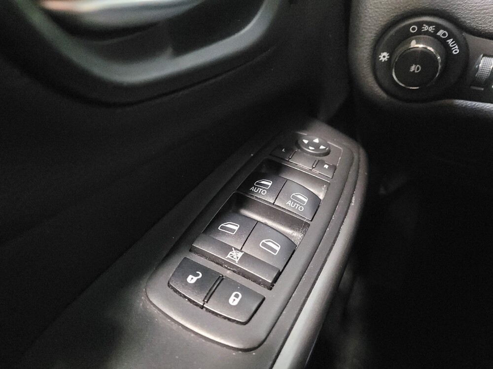 2019 Jeep Cherokee in Torrance, CA 90504 - 18082789 27