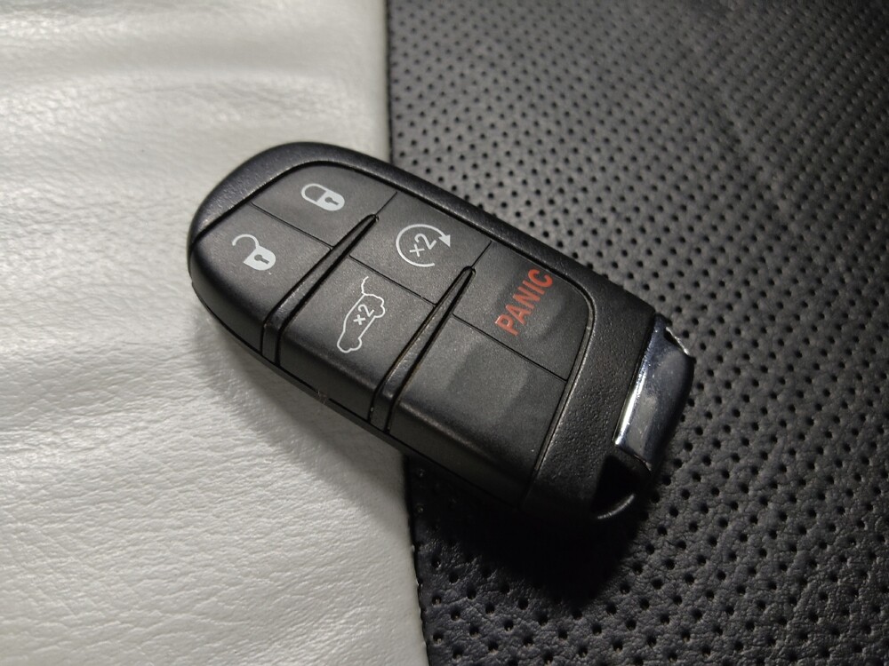 2018 Jeep Compass in Phoenix, AZ 85015 - 18082842 32