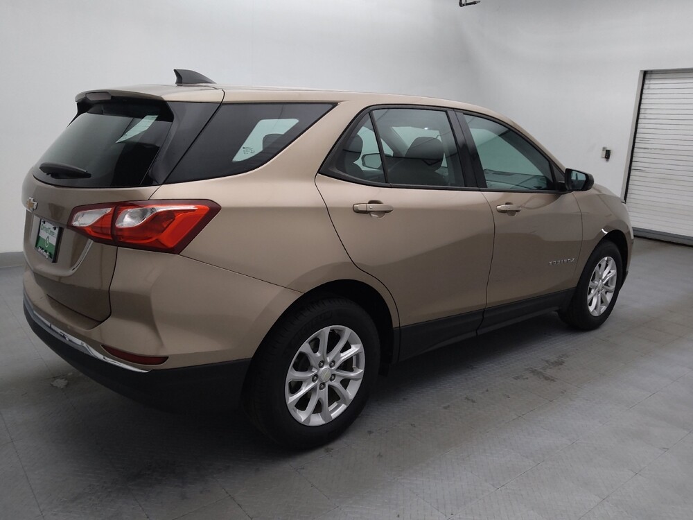 2018 Chevrolet Equinox in Winston-Salem, NC 27103 - 18082868 10