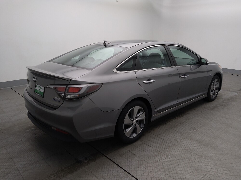 2017 Hyundai Sonata in St. Louis, MO 63136 - 18082943 10