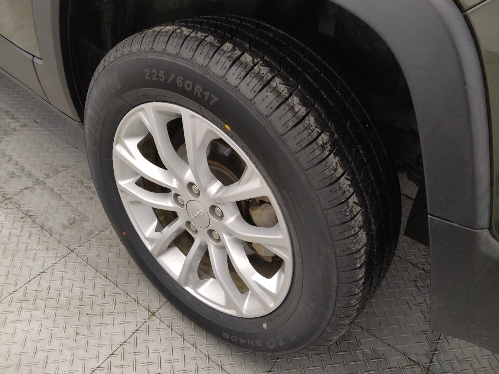 2019 Jeep Cherokee in San Antonio, TX 78238 - 18082944 31