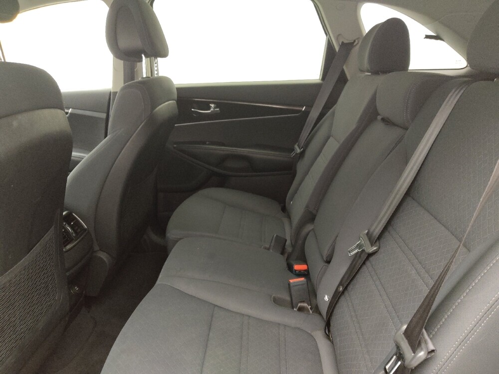 2016 Kia Sorento in Fayetteville, NC 28304 - 18082990 18