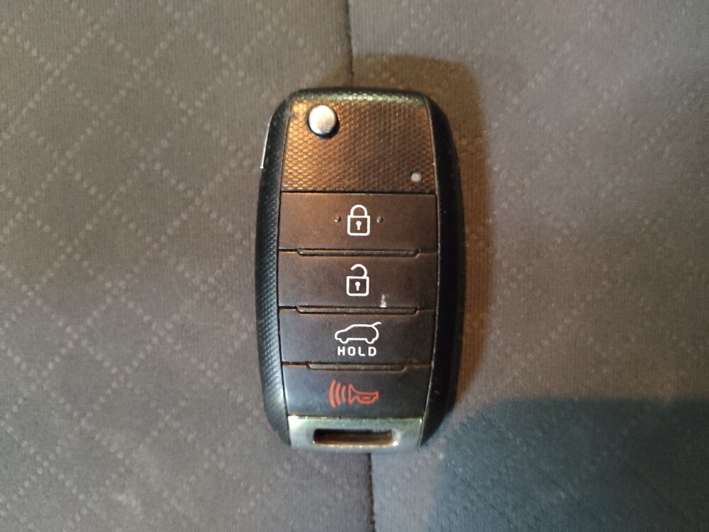 2016 Kia Sorento in Fayetteville, NC 28304 - 18082990 32