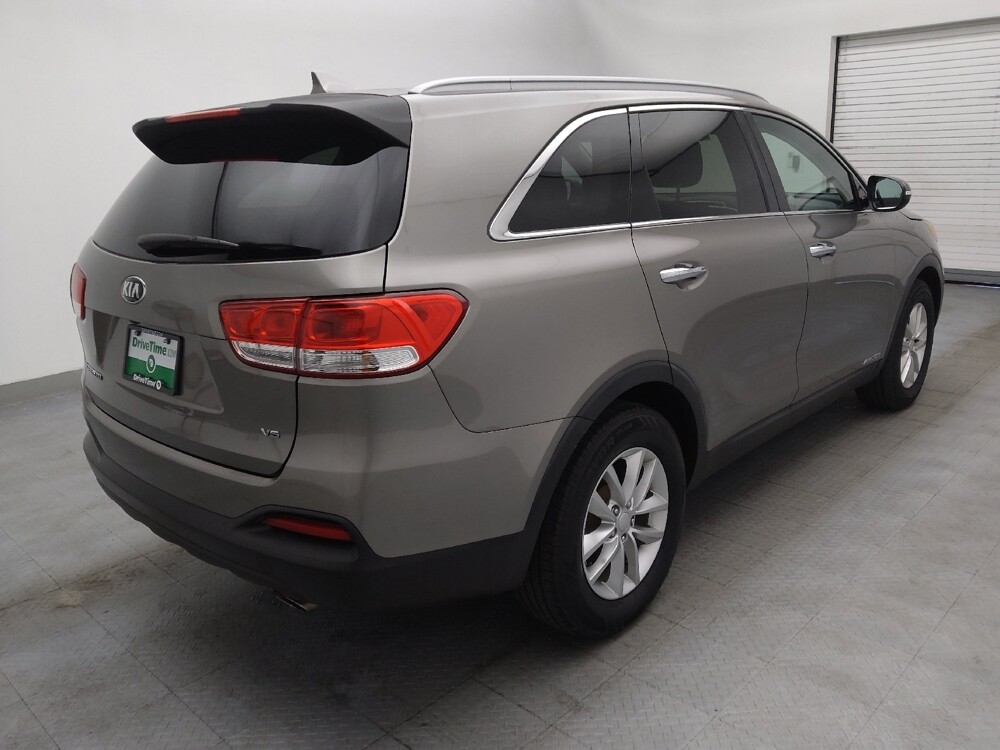2016 Kia Sorento in Fayetteville, NC 28304 - 18082990 9