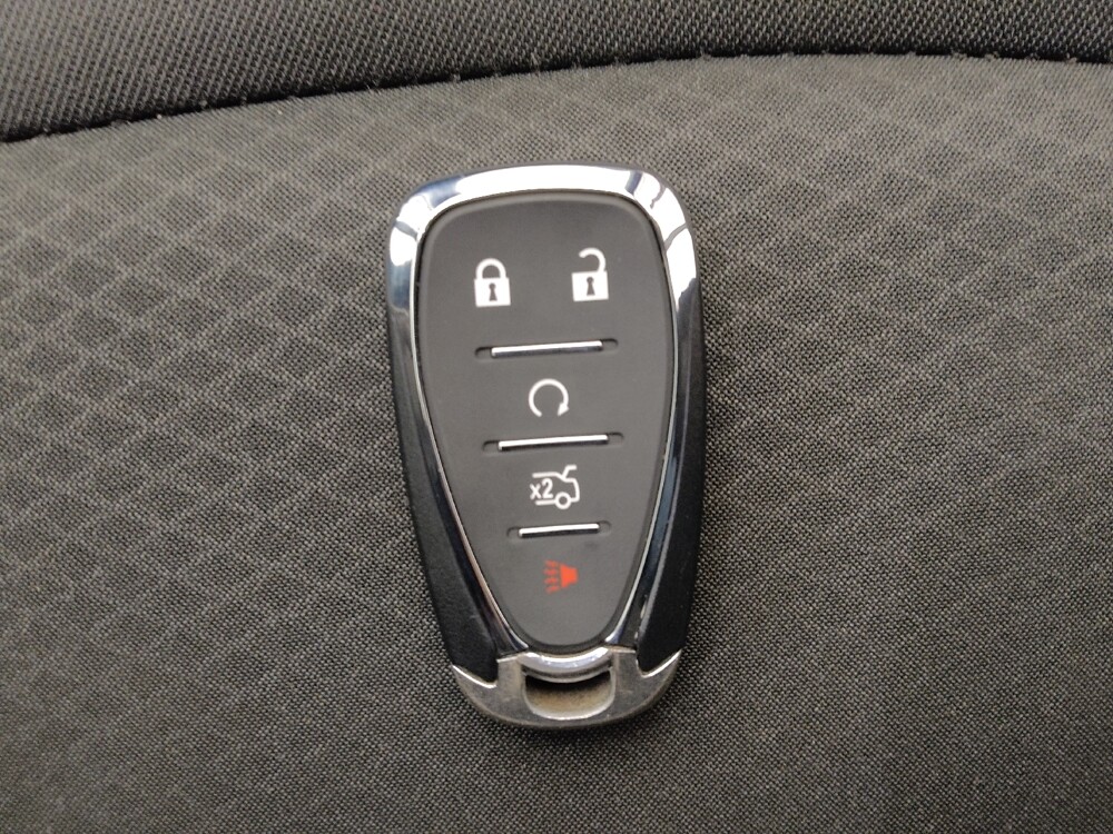 2017 Chevrolet Malibu in Gladstone, MO 64118 - 18082992 32