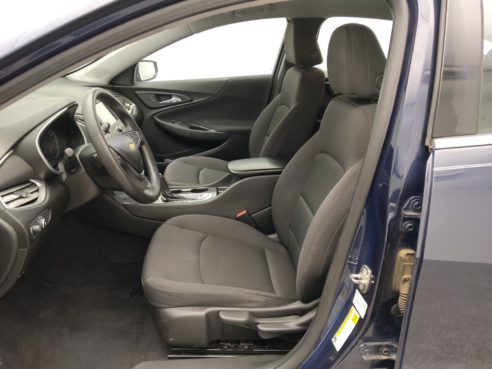 2017 Chevrolet Malibu in Gladstone, MO 64118 - 18082992 17