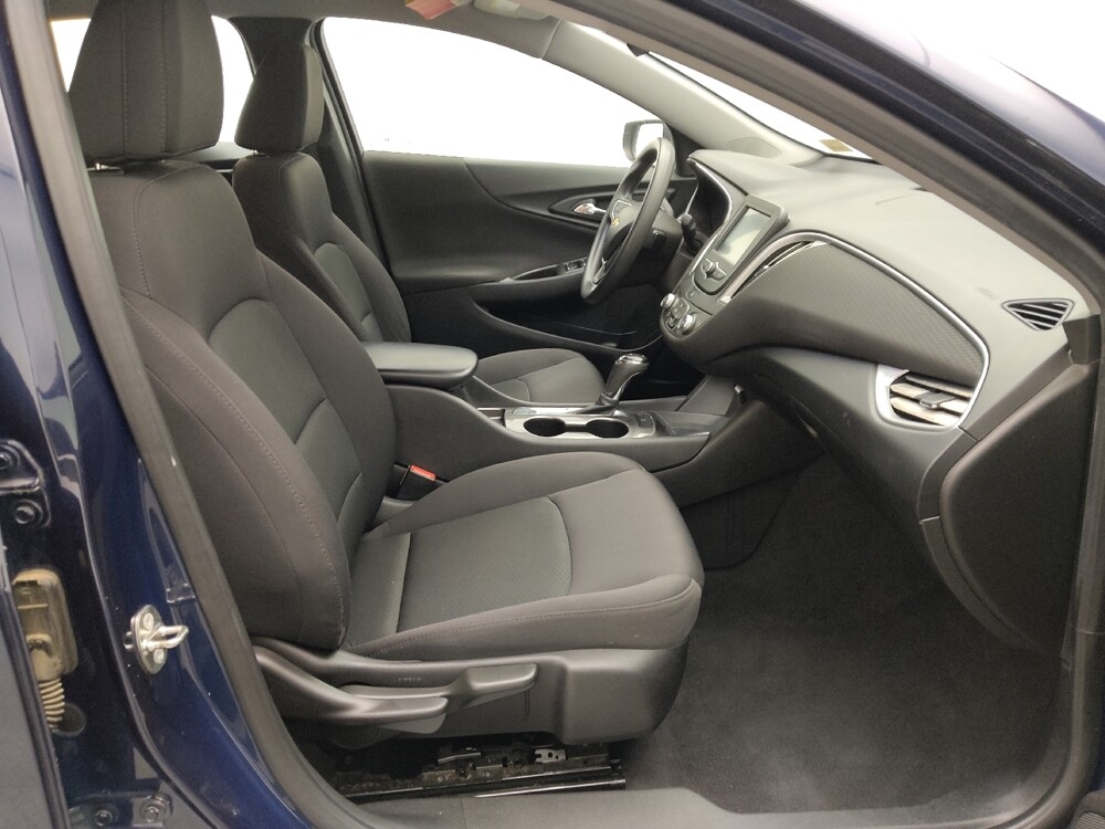 2017 Chevrolet Malibu in Gladstone, MO 64118 - 18082992 21