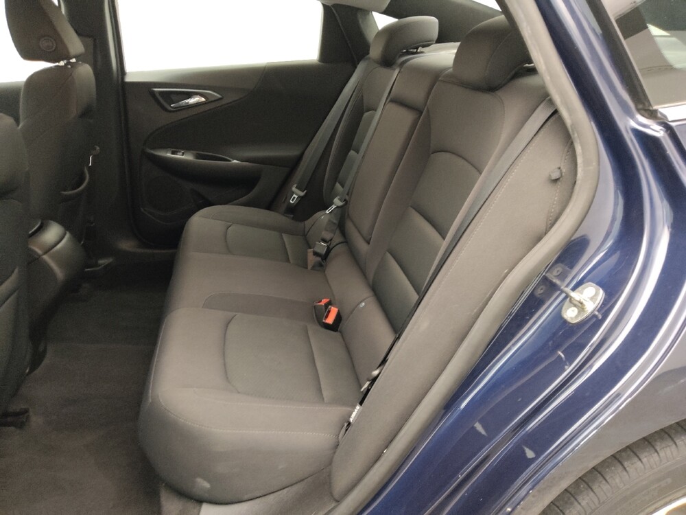 2017 Chevrolet Malibu in Gladstone, MO 64118 - 18082992 18