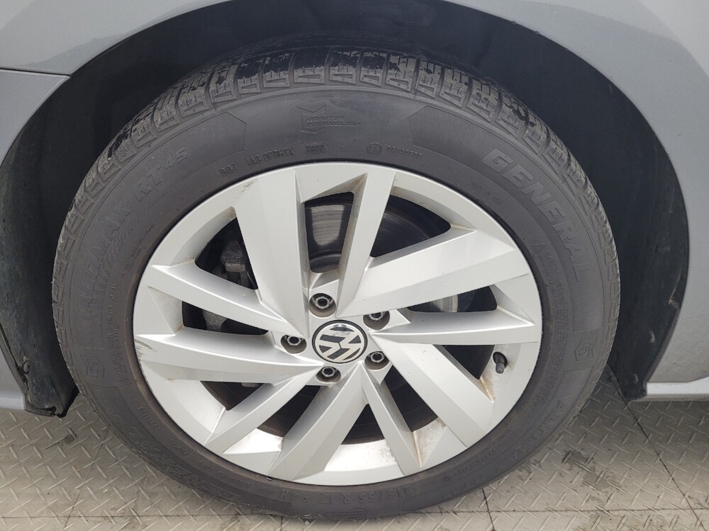 2018 Volkswagen Passat in Raleigh, NC 27604 - 18082995 31