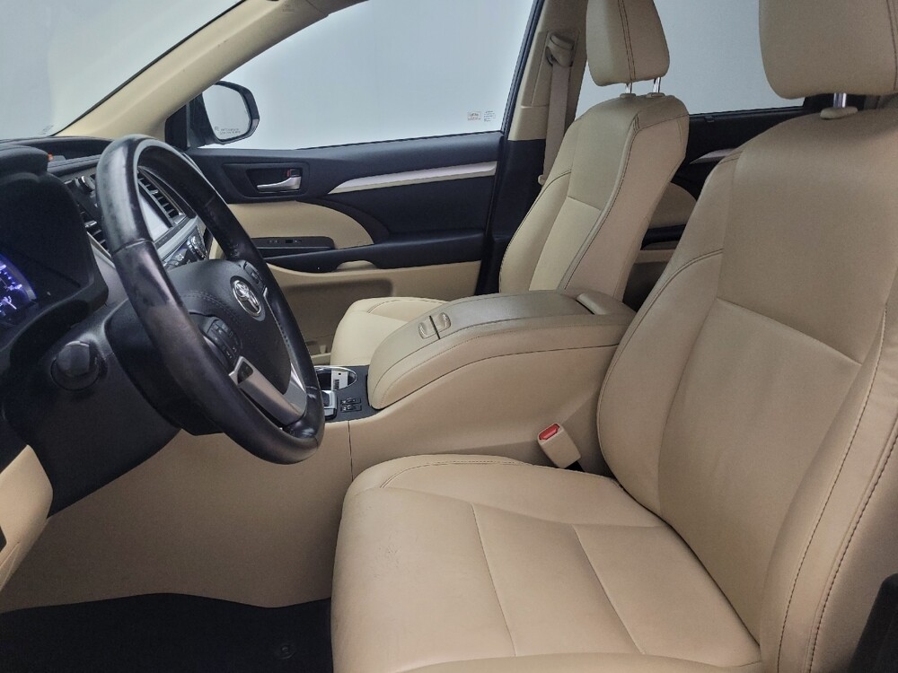 2019 Toyota Highlander in Knoxville, TN 37923 - 18083010 17