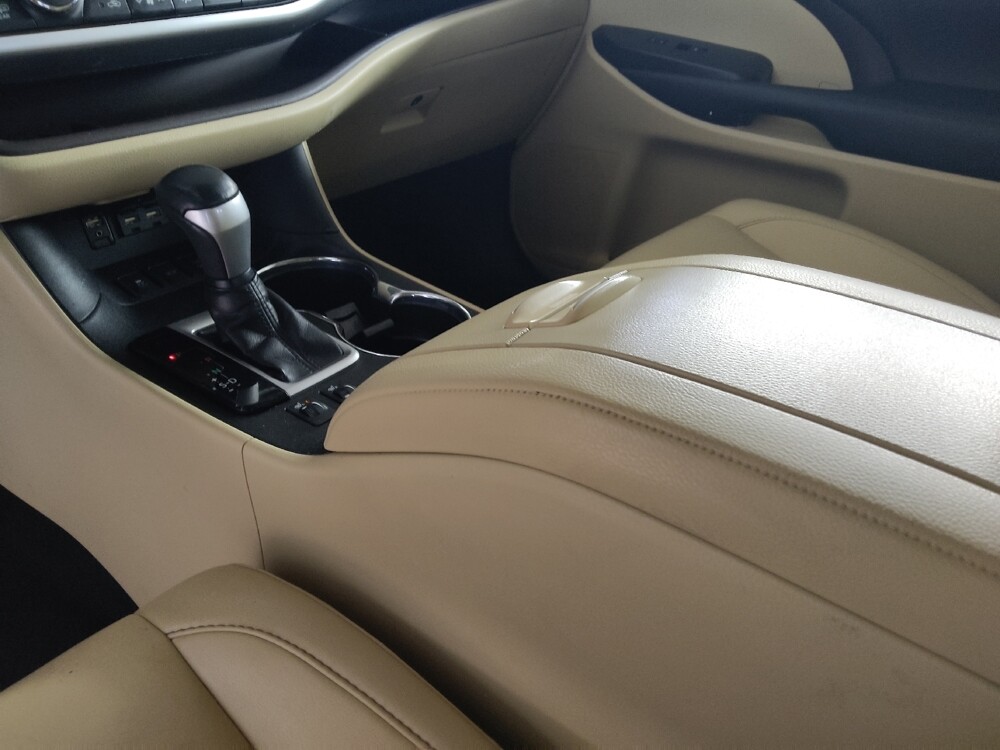 2019 Toyota Highlander in Knoxville, TN 37923 - 18083010 26