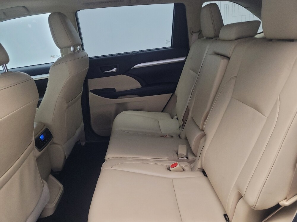 2019 Toyota Highlander in Knoxville, TN 37923 - 18083010 18