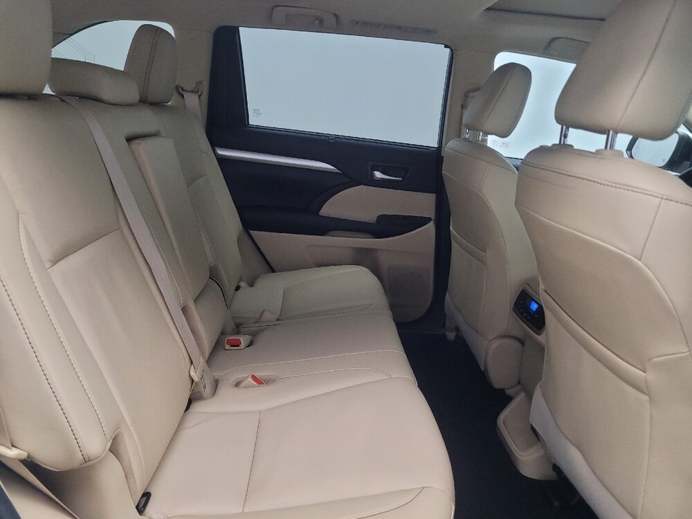 2019 Toyota Highlander in Knoxville, TN 37923 - 18083010 19
