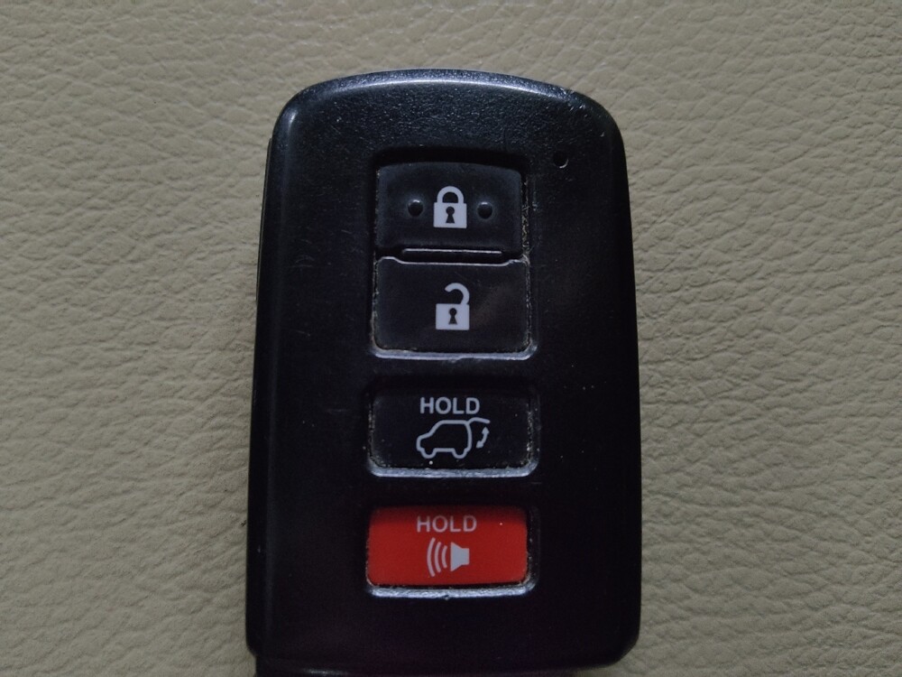 2019 Toyota Highlander in Knoxville, TN 37923 - 18083010 32