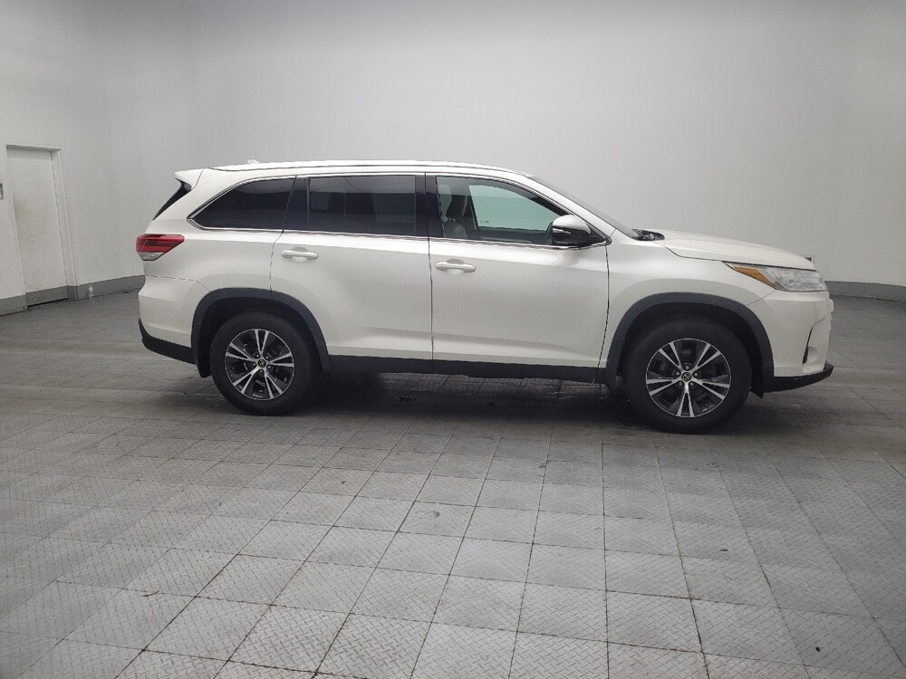 2019 Toyota Highlander in Knoxville, TN 37923 - 18083010 10