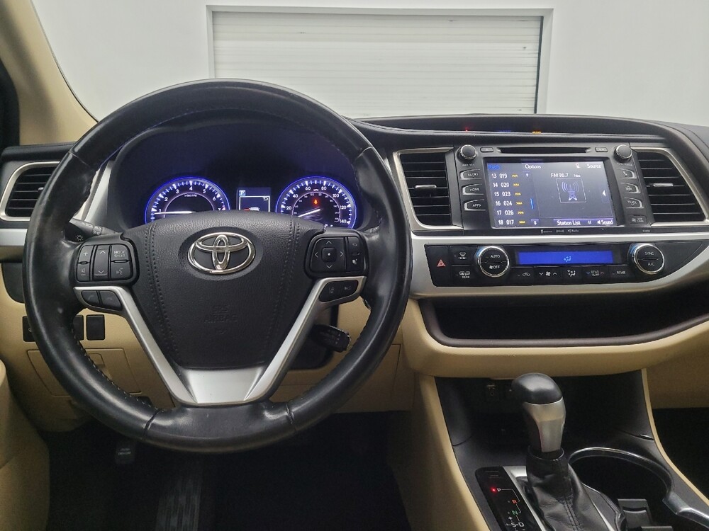 2019 Toyota Highlander in Knoxville, TN 37923 - 18083010 22