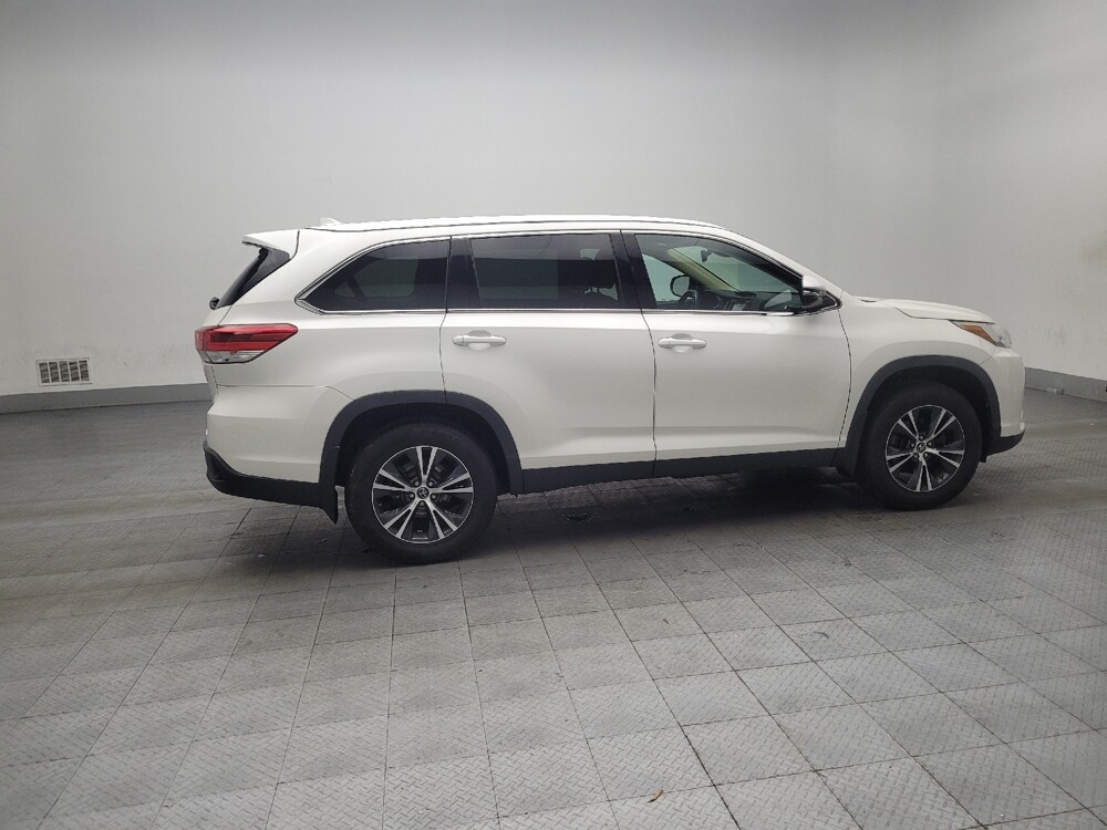 2019 Toyota Highlander in Knoxville, TN 37923 - 18083010 11