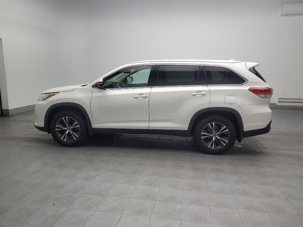 2019 Toyota Highlander in Knoxville, TN 37923 - 18083010 3