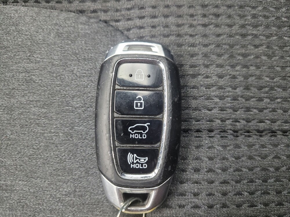 2020 Hyundai Santa Fe in Indianapolis, IN 46219 - 18083017 32