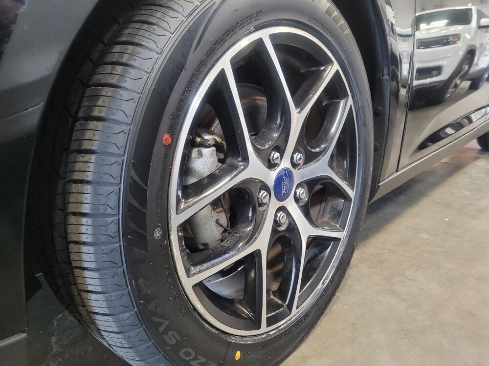 2018 Ford Focus in Torrance, CA 90504 - 18083056 31