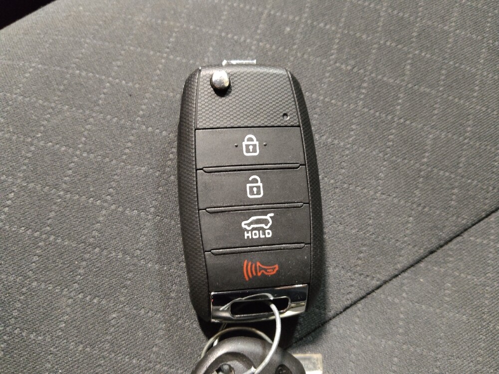 2016 Kia Sorento in Lubbock, TX 79424 - 18083142 32