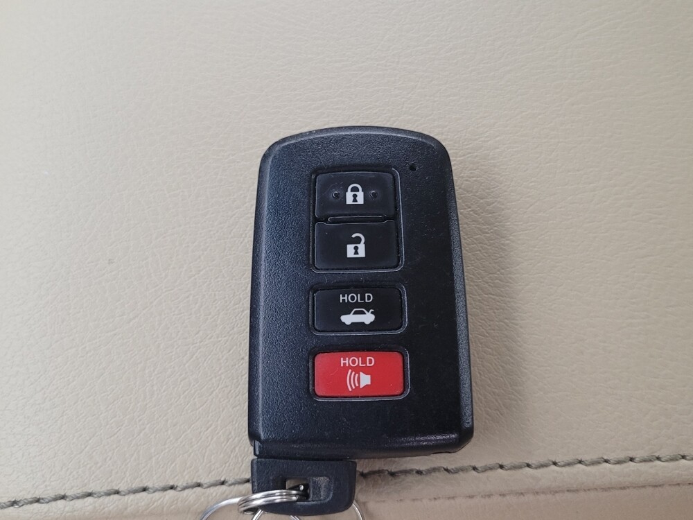 2016 Toyota Camry in Tallahassee, FL 32304 - 18083172 32