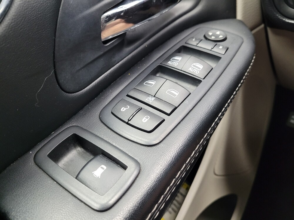 2016 Chrysler Town & Country in Las Vegas, NV 89104 - 18083178 27