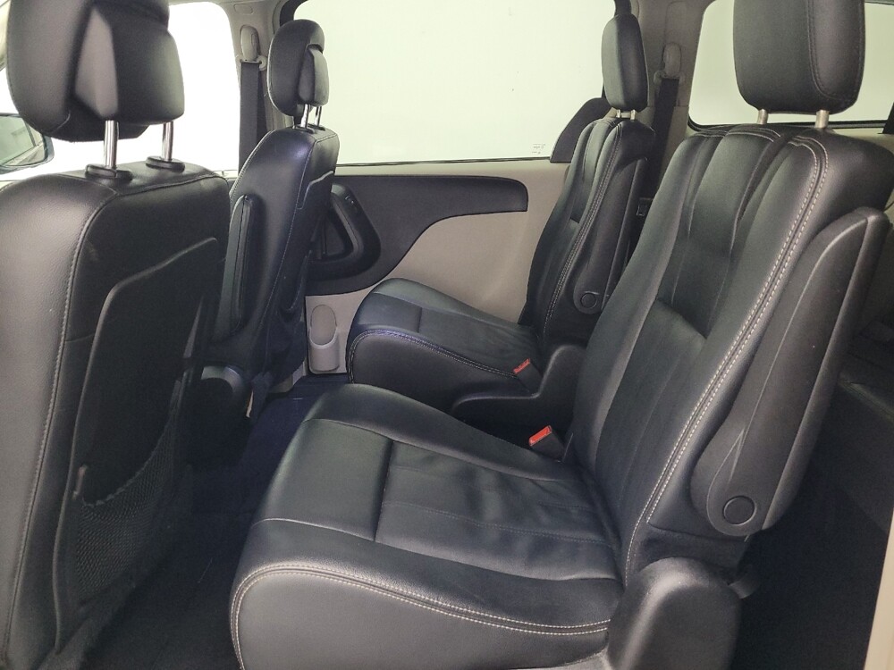 2016 Chrysler Town & Country in Las Vegas, NV 89104 - 18083178 18