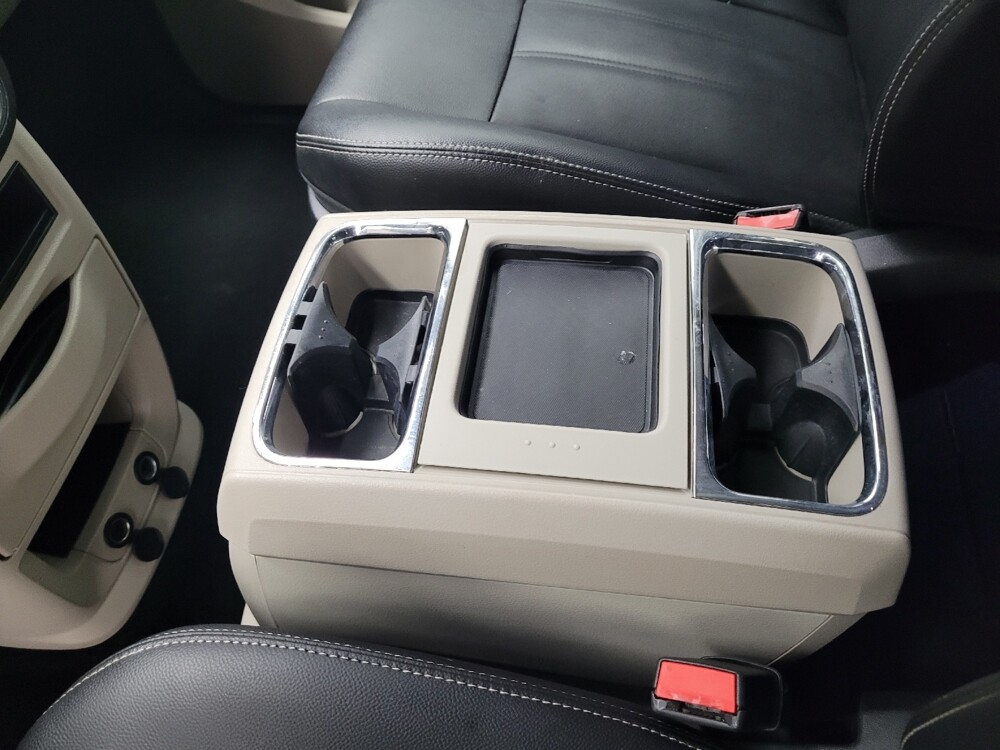 2016 Chrysler Town & Country in Las Vegas, NV 89104 - 18083178 26