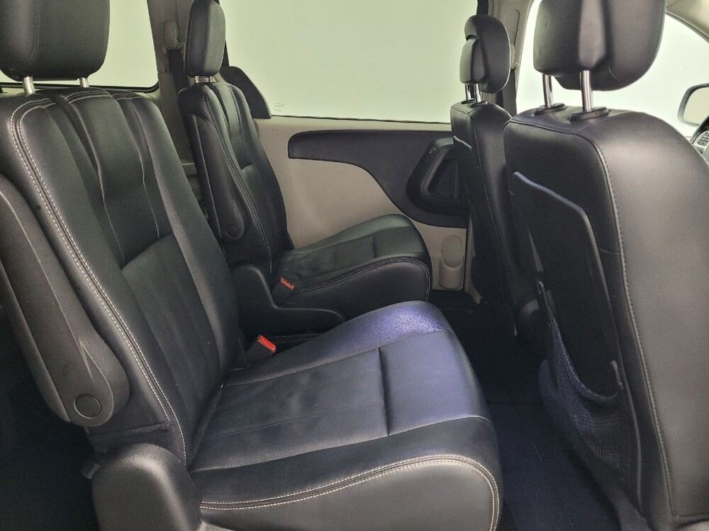 2016 Chrysler Town & Country in Las Vegas, NV 89104 - 18083178 19